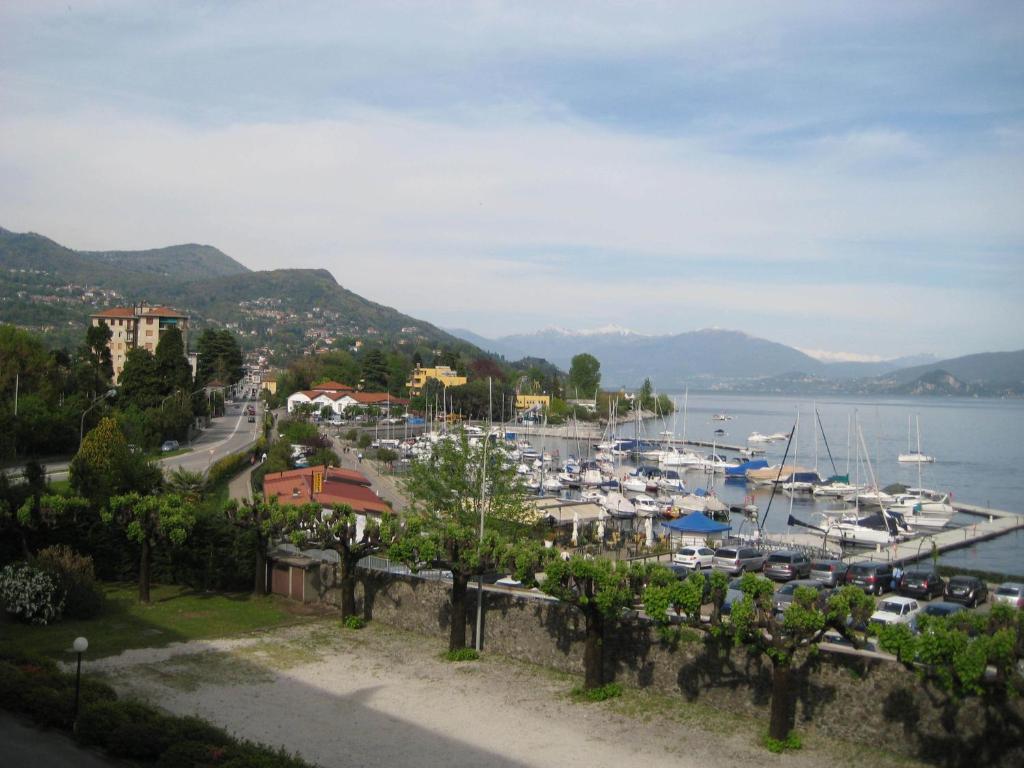 Casa Immacolata Hotel Verbania Bagian luar foto